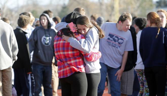 DIICOT a deschis dosar penal după amenințările elevului de 17 ani către școli și spitale din România. Polițiștii îl audiază de peste 7 ore pe adolescent