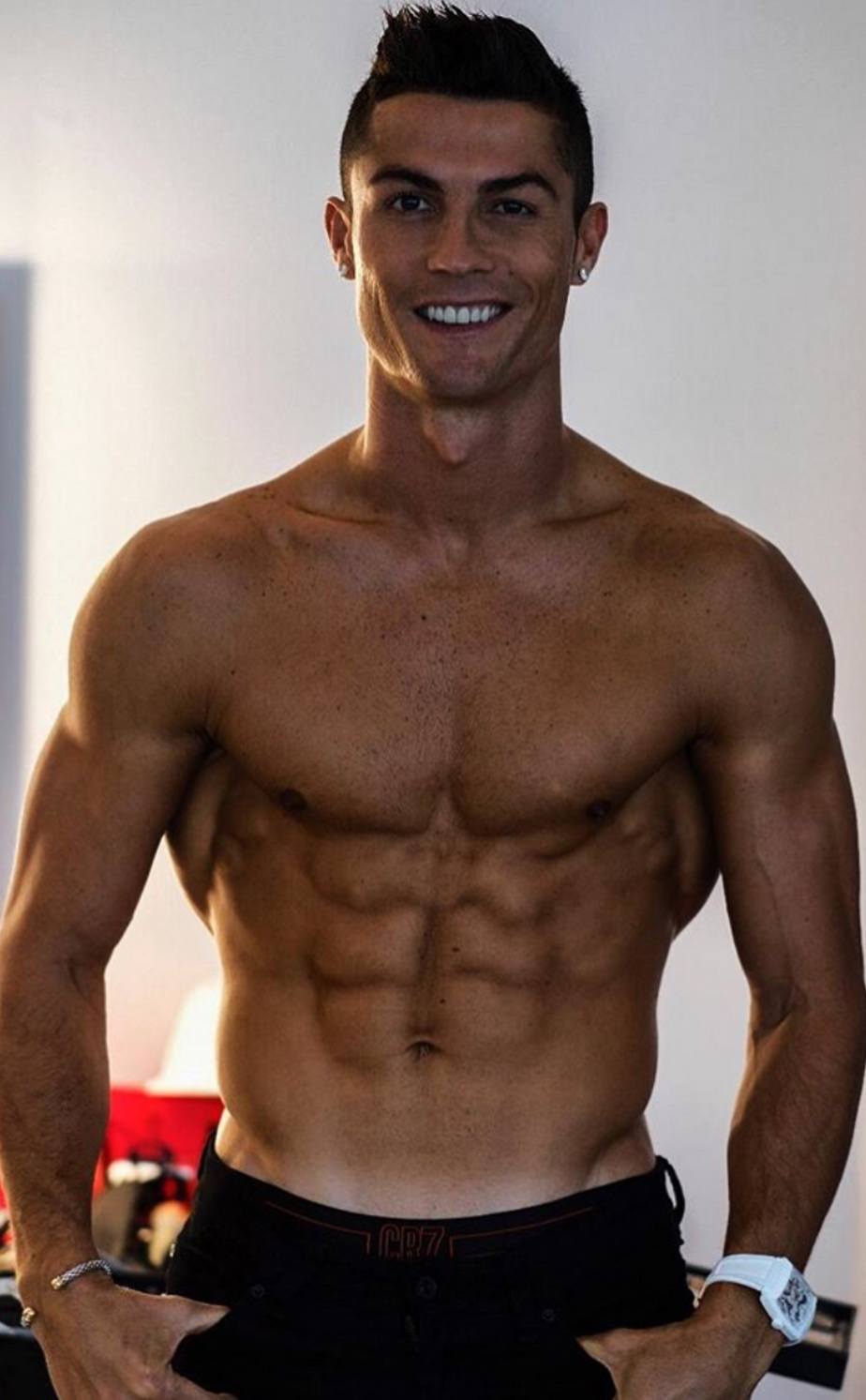 EXTAZ pentru fanele lui Cristiano Ronaldo. Poza o aşteptau ...