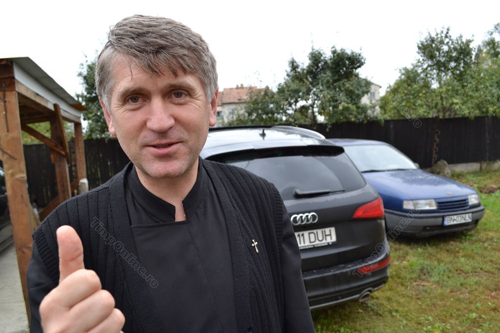 Detalii uluitoare din dosarul lui Cristian Pomohaci. Fostul preot ar fi oferit mașină și vacanțe cadou uneia dintre victimele sale, dar nu-și plătea facturile