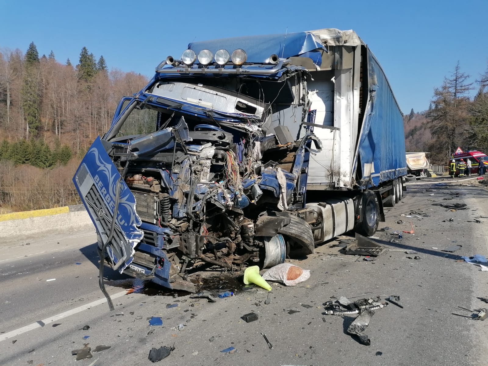 Accident Grav Intre DouÄƒ Tir Uri Pe Dn1 La Predeal DouÄƒ Persoane Au Fost Transportate La Spital Foto