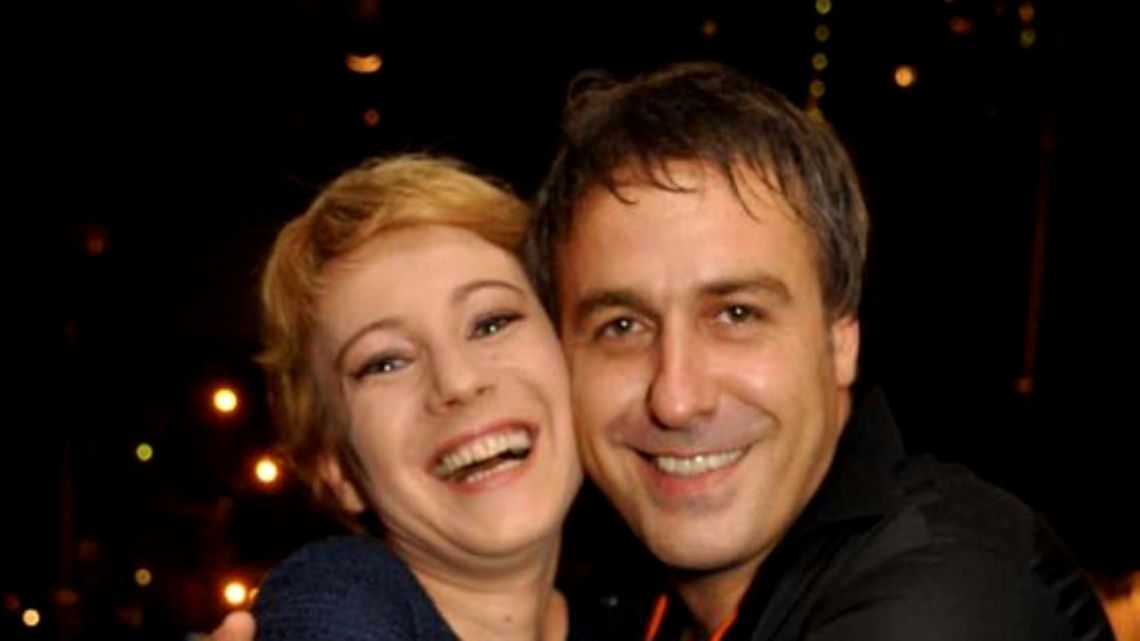 Mimi Brănescu, scenaristul Las Fierbinţi, despre cum a ajuns să joace soţia sa rolul Aspirinei: Ea a vrut să fie doctoră. Noi aveam curve în sat, am servit-o în direcţia asta!