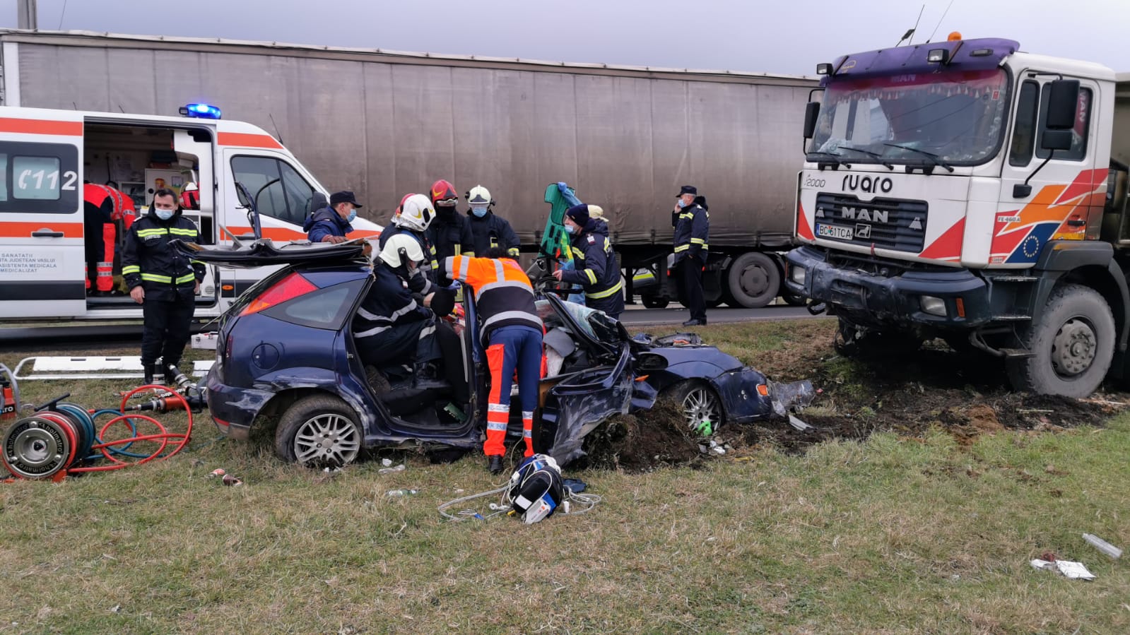 Accident mortal în Muntenii de Sus, Vaslui între un camion şi o maşină