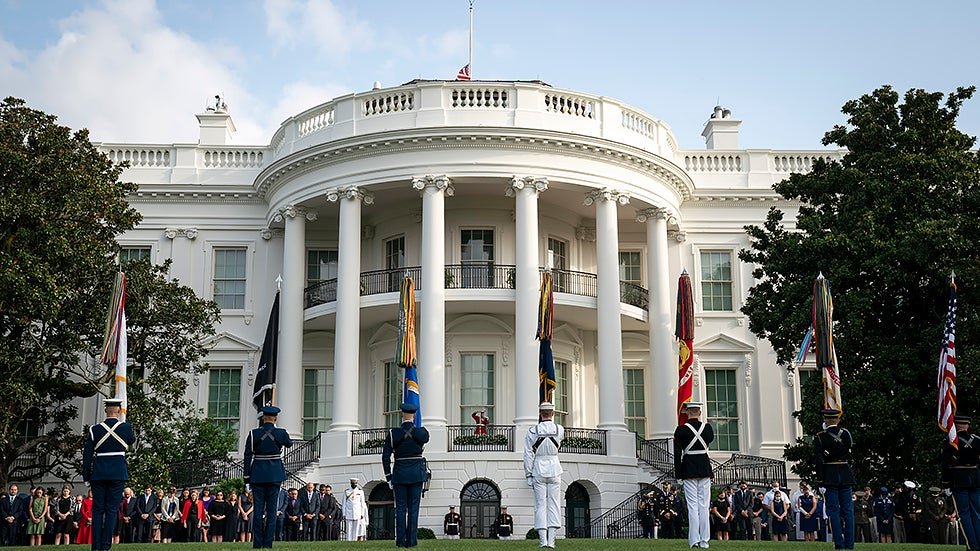 Alertă în SUA! Atac armat lângă Casa Albă, doi militari au fost împuşcaţi