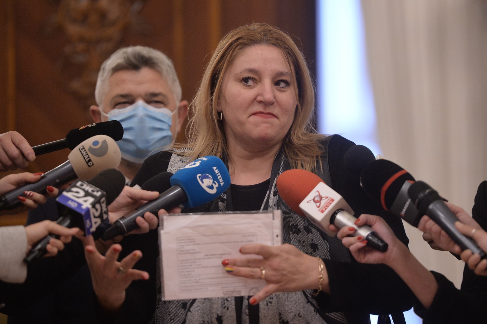 Diana Şoşoacă, fără mască la Parlament