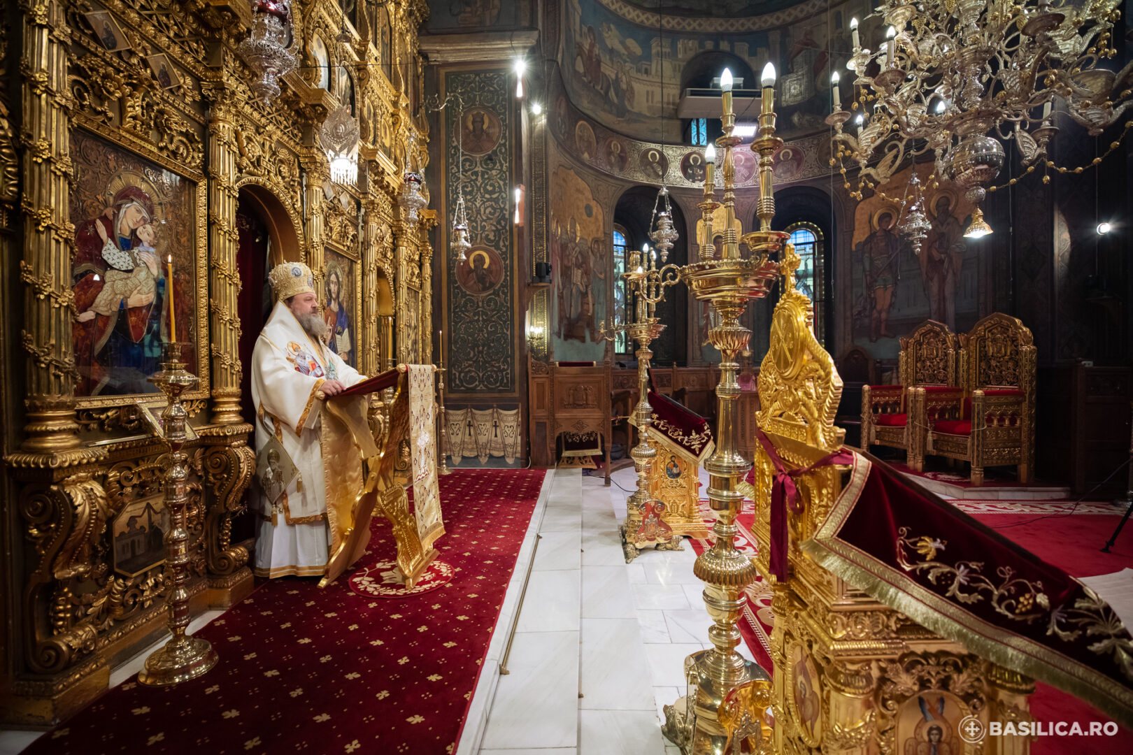 Calendar ortodox aprilie 2026. Ce sărbători cu cruce roșie au loc în această lună. Tradiții și superstiții de Florii şi Paşte, când e păcat să muncești