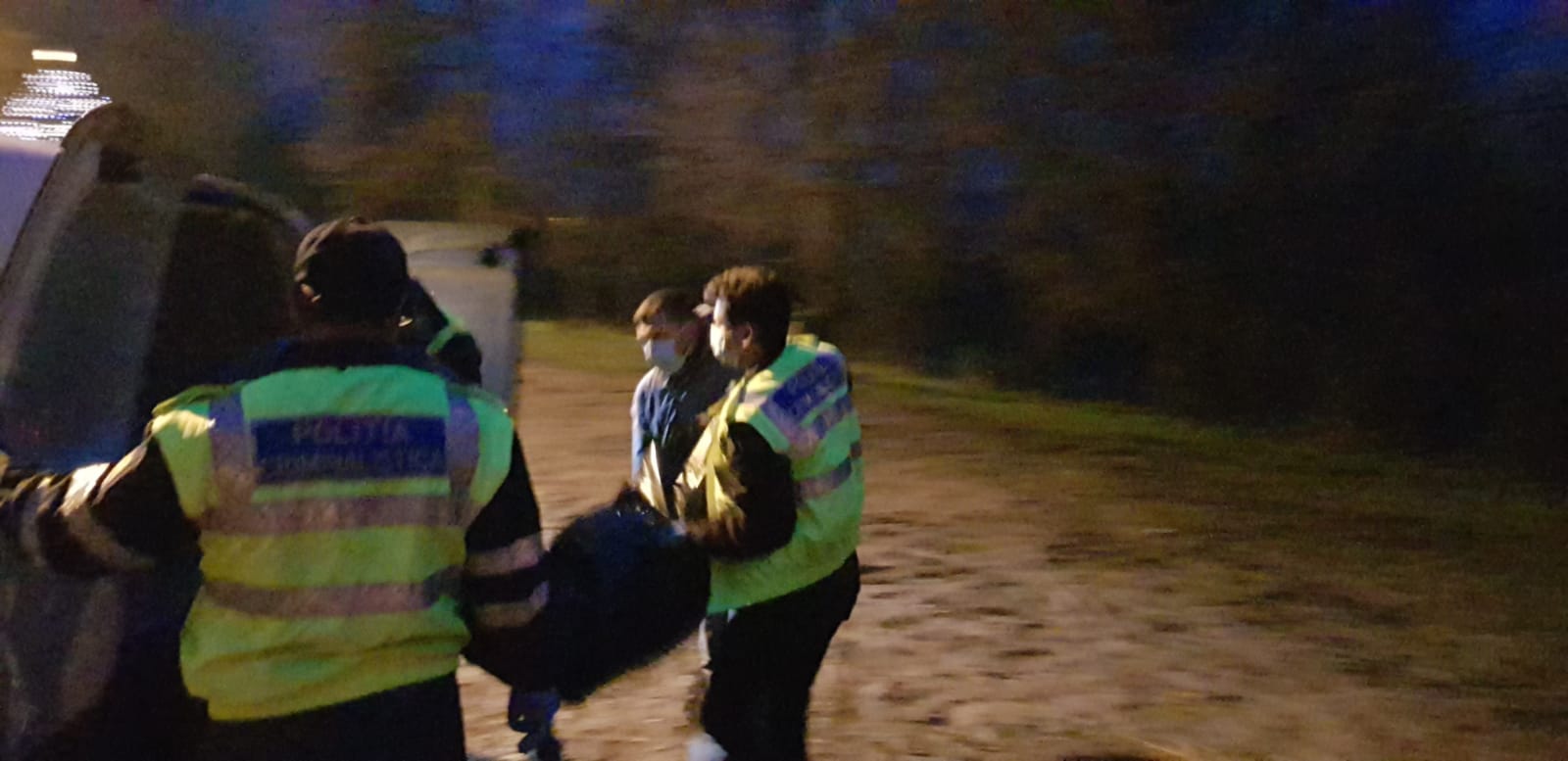 O tânără a fost găsită astăzi spânzurată în pădurea de la Ţicău, în apropierea pârtiei de schi.