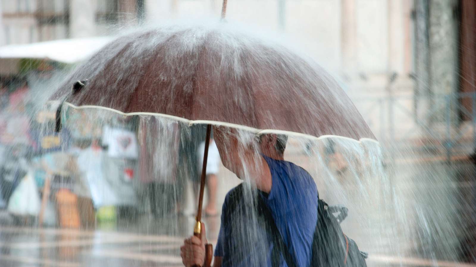 Rupere de nori, tunete, fulgere şi grindină. ANM anunţă fenomene extreme, harta judeţelor vizate
