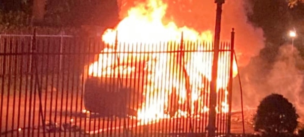 Tesla S Plaid incendiată