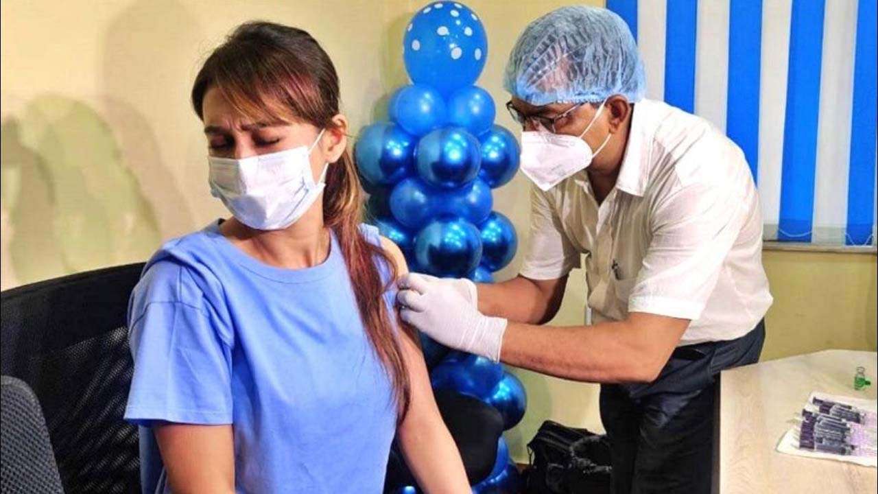 Mii de oameni, injectaţi anti-Covid cu substanţe necunoscute, în centre de vaccinare false. Inclusiv un parlamentar le-a căzut victimă escrocilor - Vimarsana News