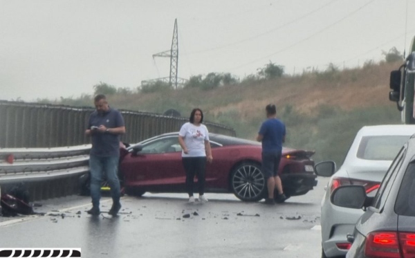 Bolid de lux făcut praf pe Autostrada Transilvania