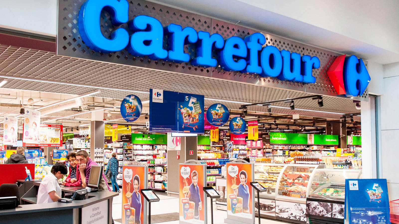 Swiss Induce surplus Ce salariu are o casieriţă de la Carrefour. Munceşte enorm pentru câţiva lei