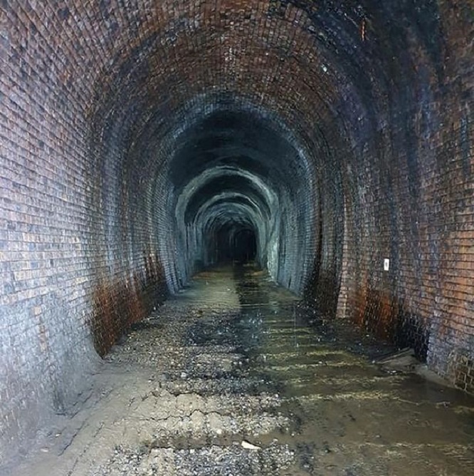 tunel abandonat imagini