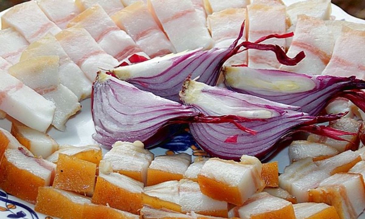 Profesorul Hâncu distruge mitul „slăninei cu ceapă”, stropit cu un ţoi de ţuică. Vlad Ciurea şi Mihaela Bilic îl contrazic şi laudă „somonul” neaoş românesc