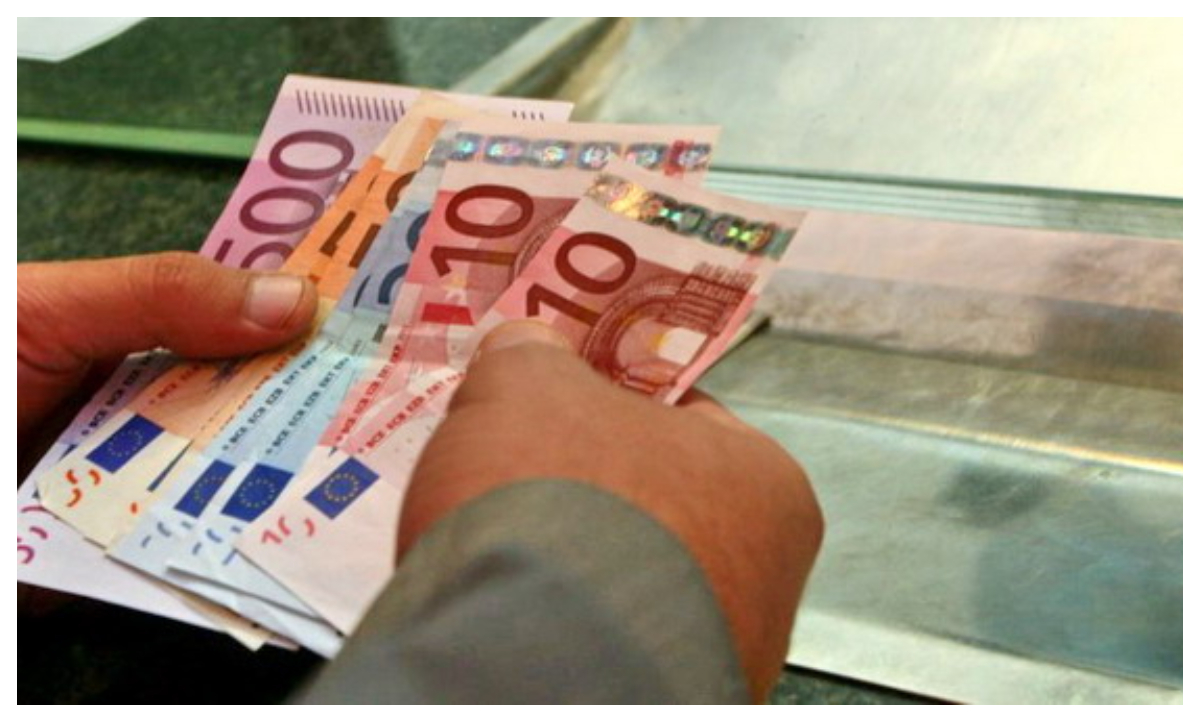 Ce se va întâmpla cu cursul leu-euro după încheierea perioadei de absorbție a fondurilor europene prin PNRR. Specialist CFA: Fără banii de la UE, leul ar trebui să se deprecieze