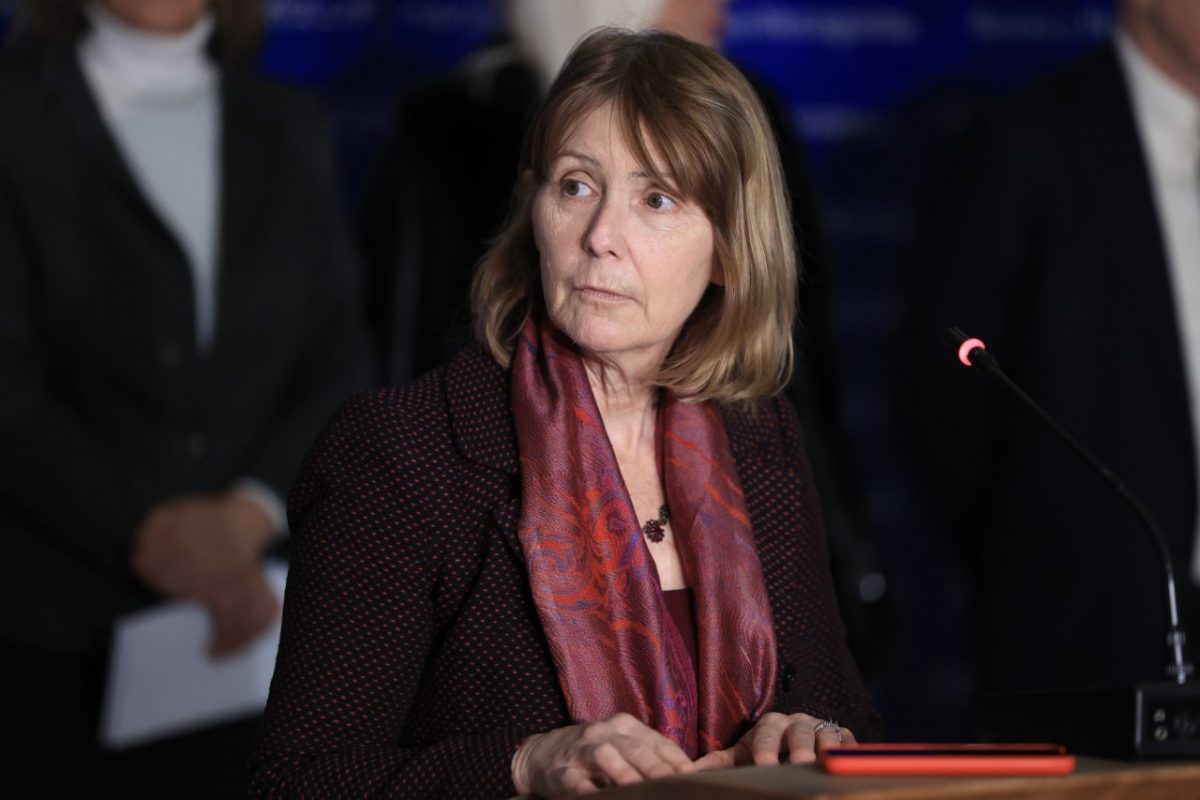 Scandal la nivel înalt în SUA! Fosta ambasadoare în România, dată afară dintr-un motiv „diabolic”. Acuzații de „artă satanică cu bebeluși” VIDEO