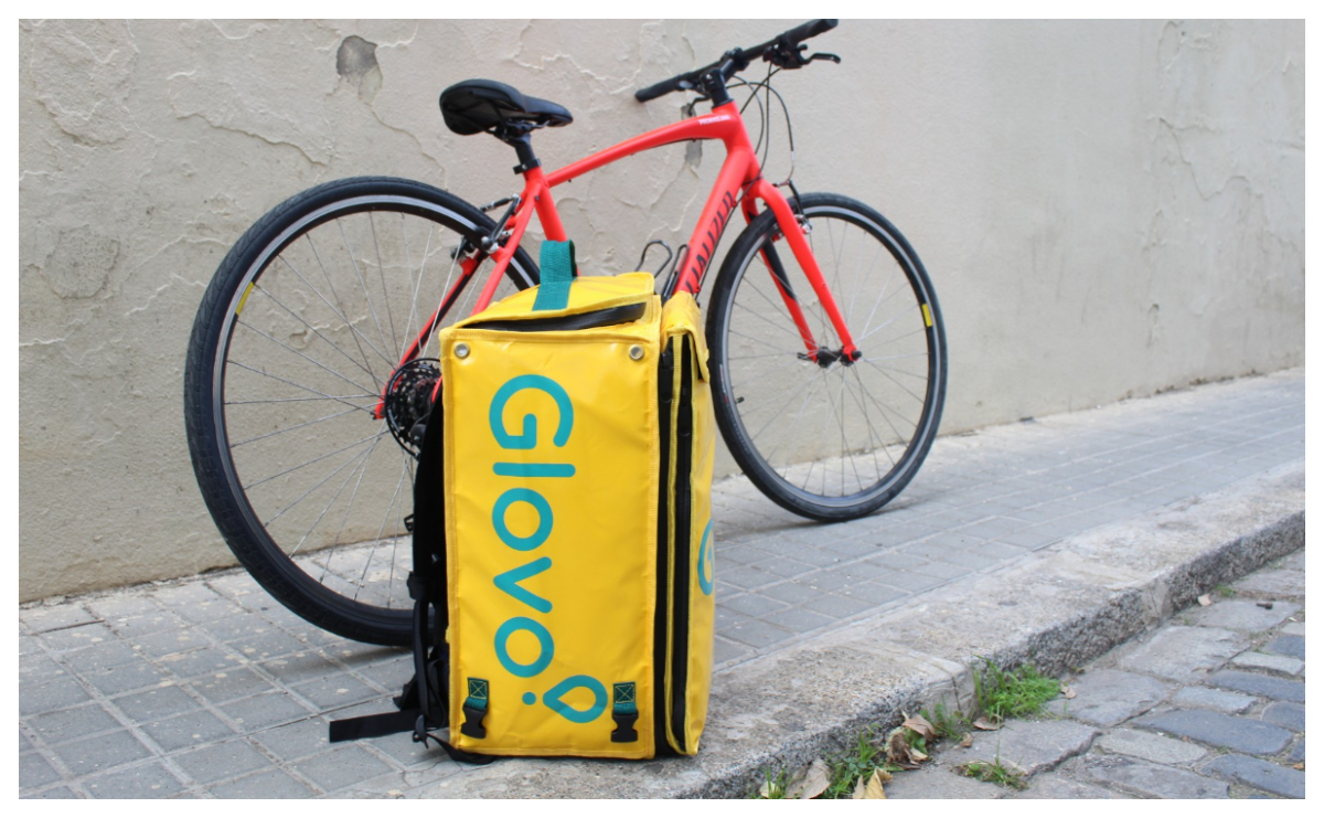 Livrator GLOVO, snopit în bătaie de un bărbat abia eliberat din închisoare