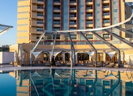 Perla stațiunii Mamaia se prăbușește sub povara datoriilor. Hotelul unde s-a filmat „Nea Marin Miliardar” și-a cerut insolvența. Stela Popescu, Jean Constantin, Amza Pellea și Sergiu Nicolaescu își făceau vacanțele aici