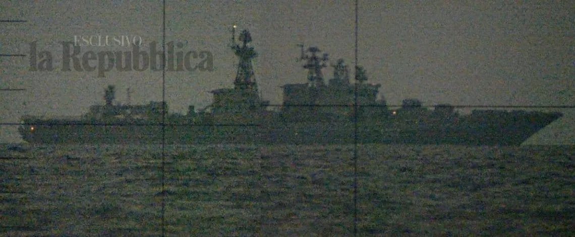 Fregata Amiral Grigorovici, fotografiată de pe submarinul italian