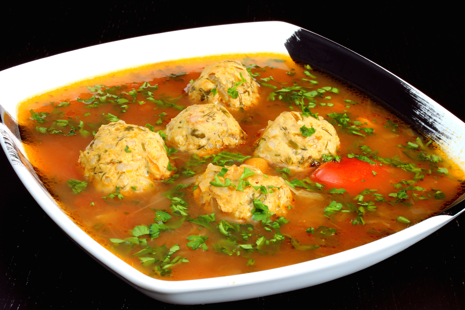 Ce să faci ca să nu ți se fărâme perișoarele în ciorbă. Secretul pe care îl au multe bucătărese