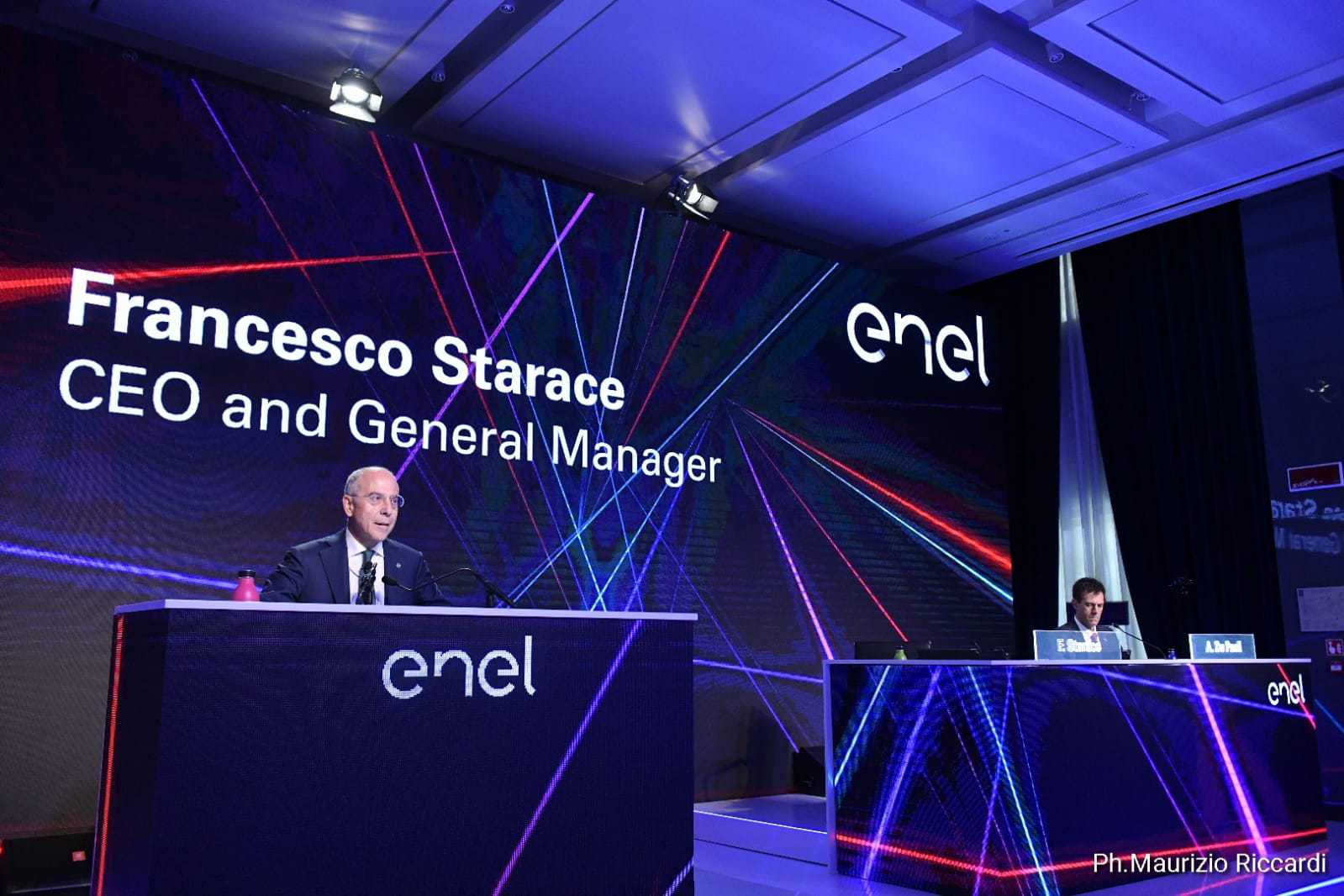 Την Enel Romania θα μπορούσε να αναλάβει η ελληνική εταιρεία ΔΕΗ.  Επικεφαλής της Enel ήταν ο διευθύνων σύμβουλος του ελληνικού κολοσσού