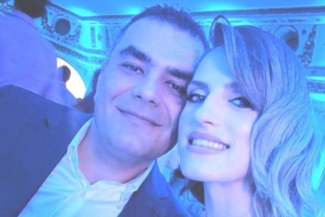 În privinţa presupusei crime, procurorii au scris în actul de acuzare că Monica Cioată, de profesie avocat stagiar chiar la iubitul ei, l-a implorat pe Sebastian Felecanu să nu o omoare. “Martorii care locuiesc în apartamentele situate dedesubt ori lateral faţă de apartamentul în care a avut loc conflictul - într-un bloc turn din zona Târgu Cucu - au declarat că în apartamentul lui Felecanu Sebastian a avut loc un conflict, o femeie a ţipat de mai multe ori „de disperare, ca şi cum se temea de ceea ce voia să-i facă bărbatul”, a strigat de mai multe ori „Nu! Nu! Nu!, ca şi cum nu voia ceva, iar la sfârşit s-a auzit un ţipăt, «Aaaa» şi o bufnitură”, se arată în actele de urmărire penală.