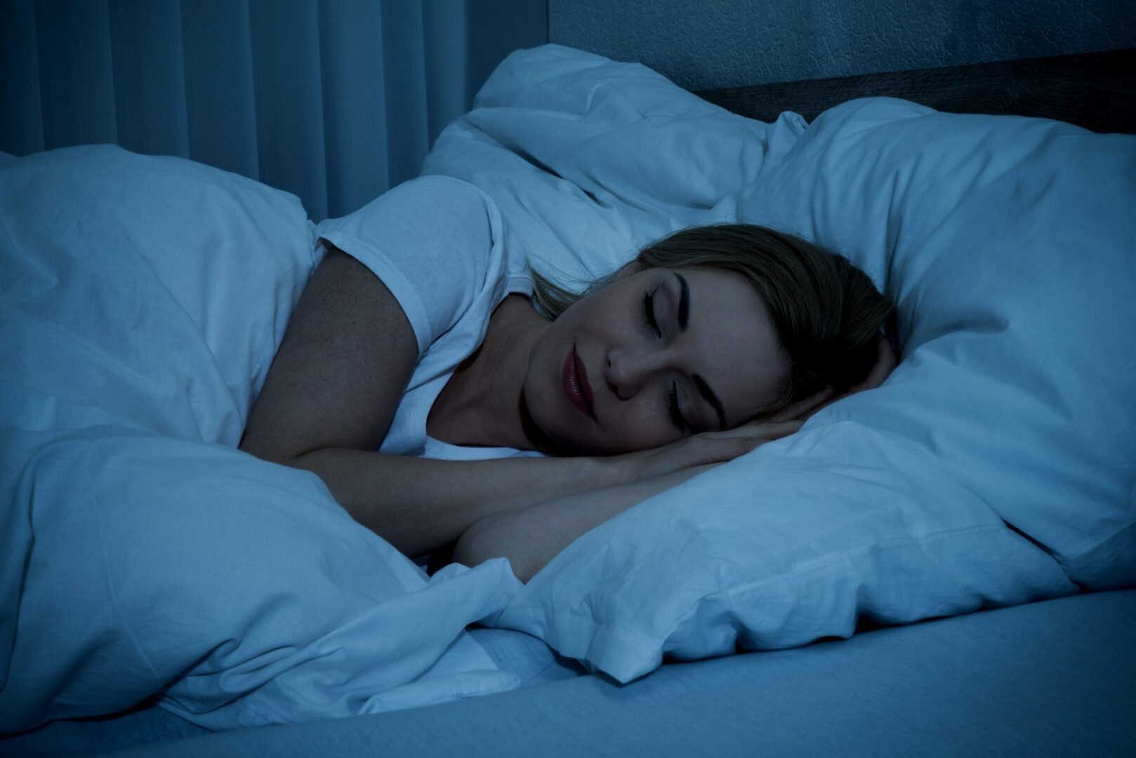 România trece la ora de vară în acest weekend. Sfaturile specialiștilor pentru a nu își fi afectată sănătatea. Cardiolog: E important să avem cele 8 ore de somn în condiţii de întuneric