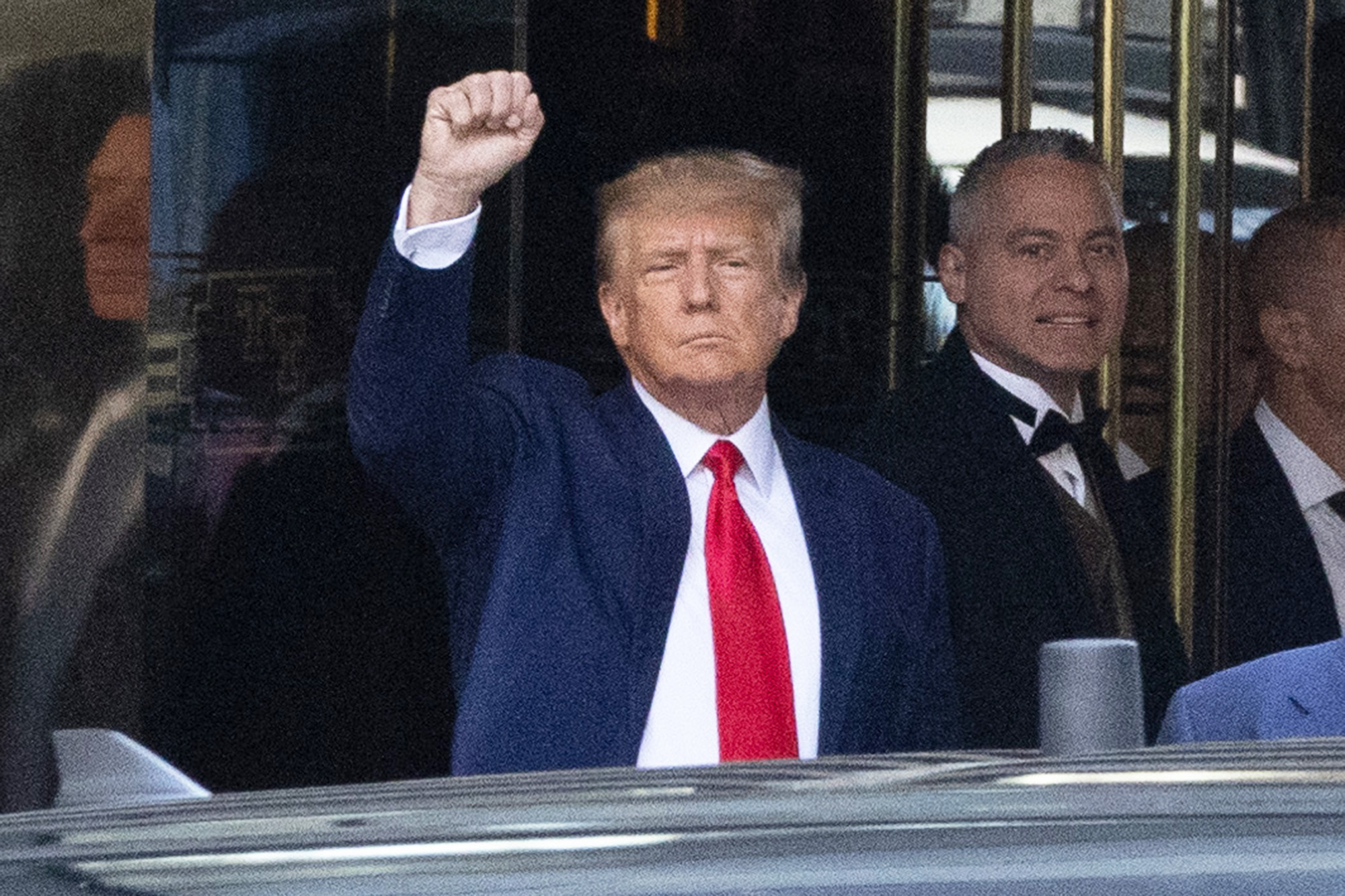 VIDEO și GALERIE FOTO Donald Trump s-a predat la Tribunalul din Manhattan și a fost eliberat după o oră. Care sunt acuzaţiile oficiale