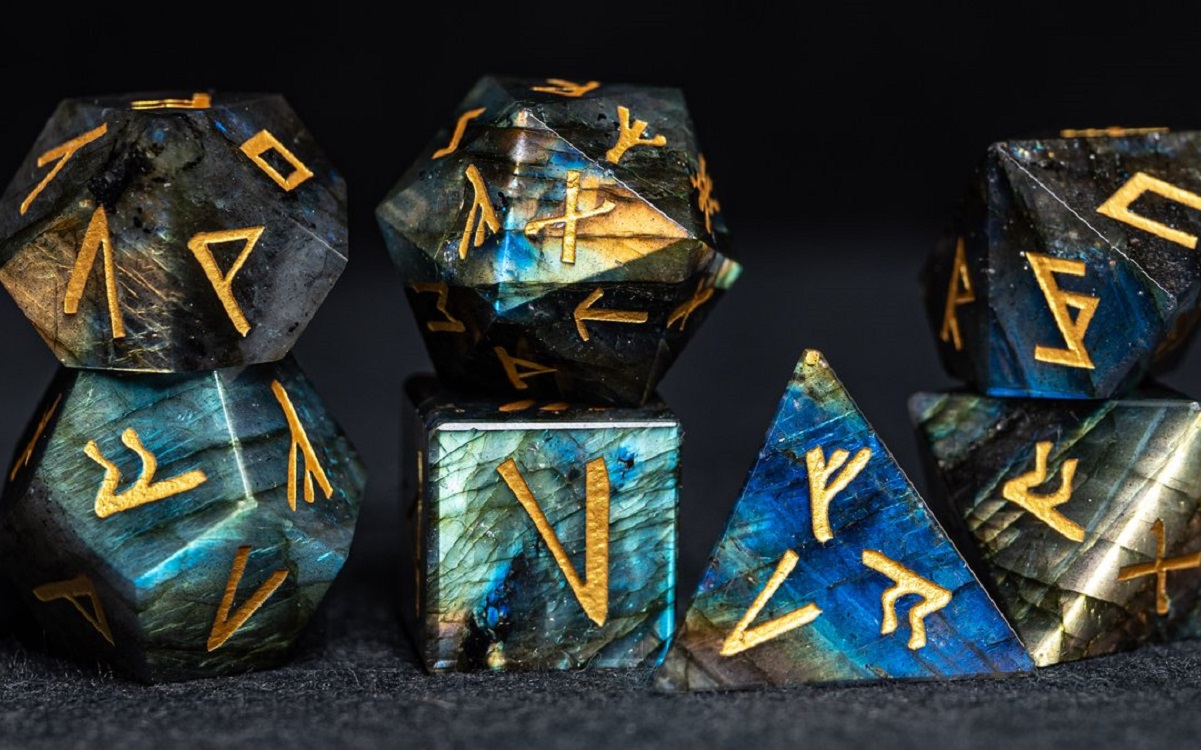 Horoscop rune 9-15 martie 2026. Vești surpriză, încercări karmice și o zodie care iese spectaculos din întuneric. DAGAZ aduce luna divinăî