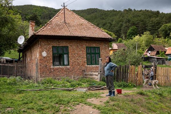 Tanti Lenuța, poveste dureroasă! A divorțat după ce i-a dăruit cel de-al 9-lea copil bărbatului cu care trăia