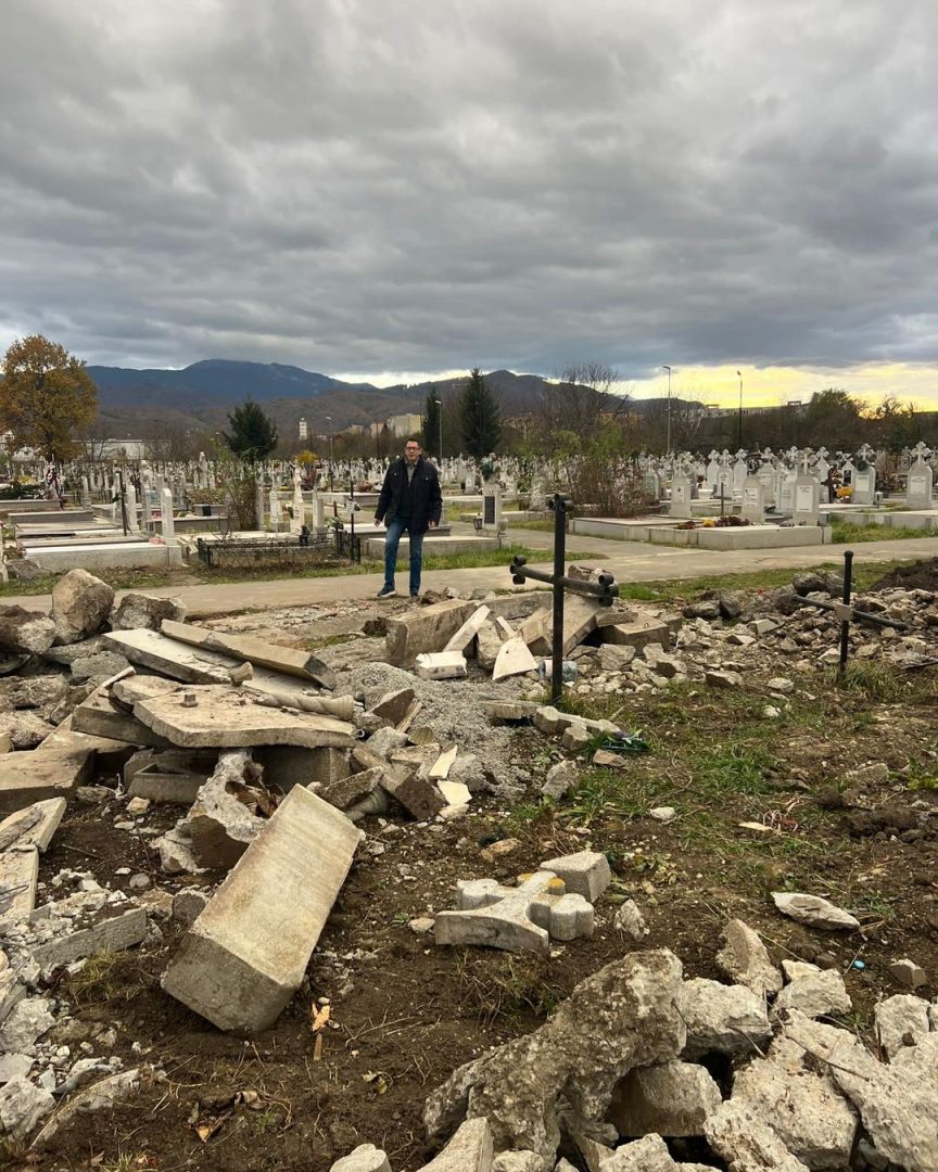 Viceprimarul din Brașov trimis la cimitir, după ce i-a fost sigilat biroul din Primărie: „Îi place să facă rău în zile de sărbătoare”