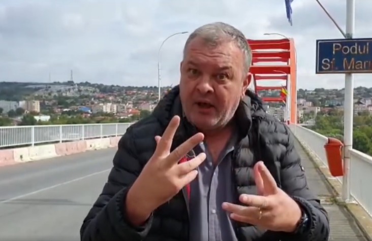 Cum arată acum Dragoș Stoica, ex-Mondenii, actorul care îl imita perfect pe Gigi Becali. A ieșit din lumina reflectoarelor și s-a schimbat radical