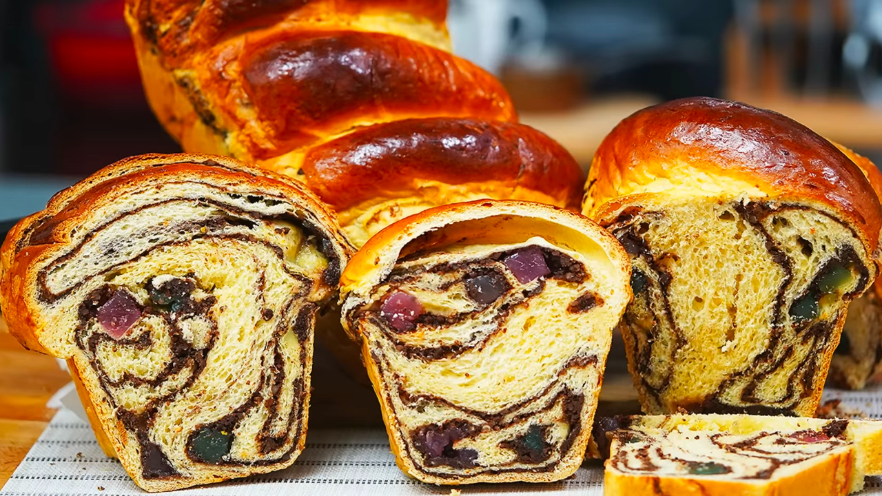 Cozonac pufos de Paşte 2026. Reţeta gustoasă cu care îţi vei cuceri invitaţii la masa festivă