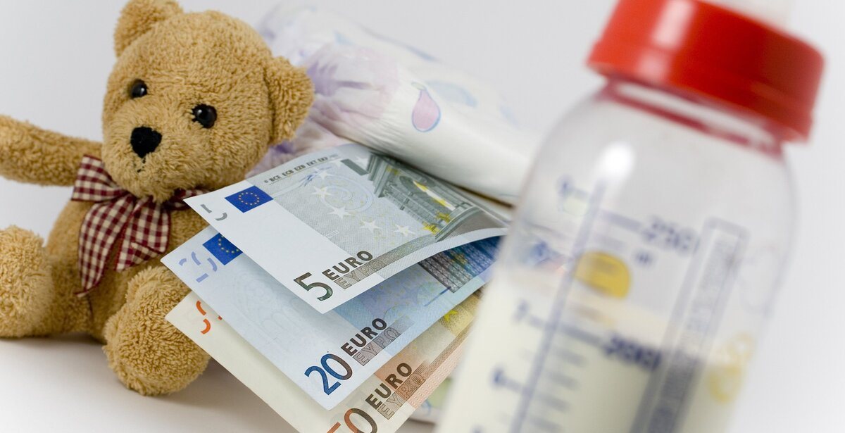 Alocaţii 2024. Vești bune pentru părinţi, în 2024 vor câștiga 3.000 de euro pentru fiecare copil