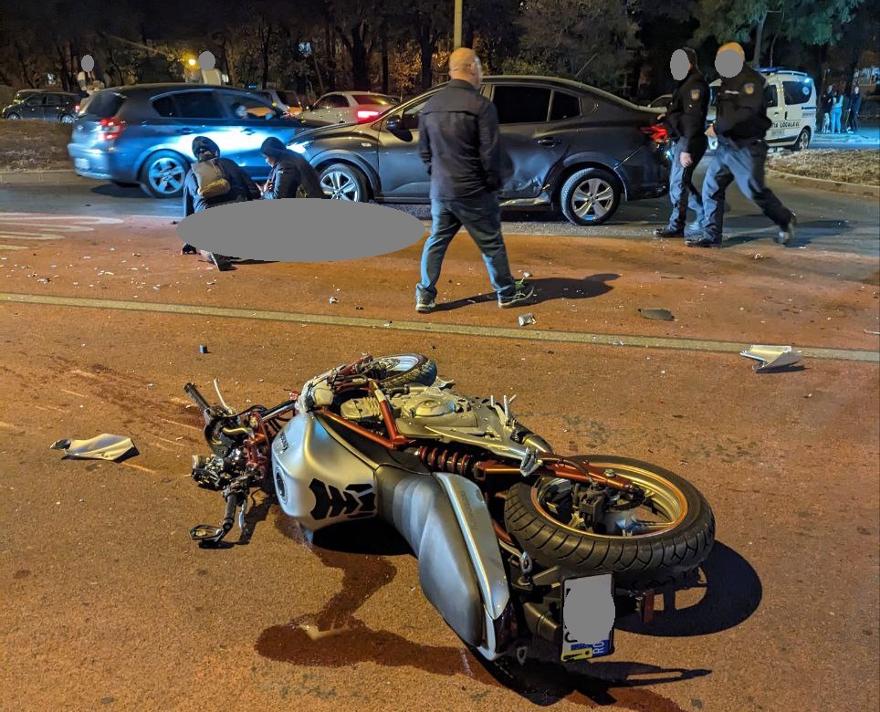 Accident grav în București. Un motociclist a murit după ce a intrat într-un parapet