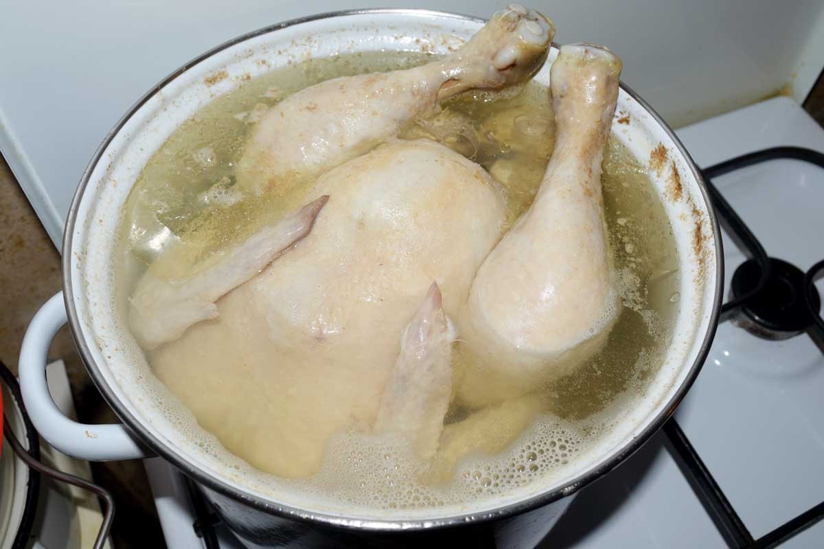 Cum se fierbe corect carnea de pui. Greșeala pe care o fac majoritatea gospodinelor