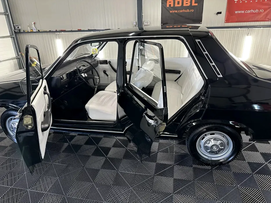 GALERIE FOTO Dacia 1300 mai scumpă decât un Logan nou. Piesa de colecţie are doar 60.000 de km parcurşi