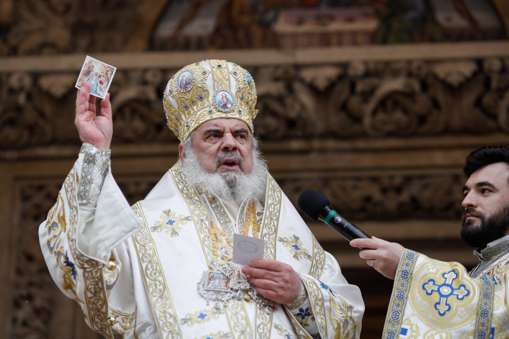 Ce salariu are Patriarhul Daniel. Şeful BOR încasează lunar cât Preşedintele Senatului, Nicolae Ciucă