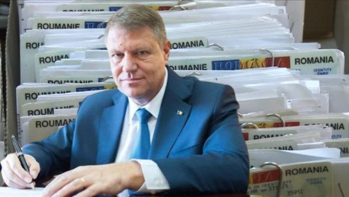 Cărţile de identitate electronice devin oficiale. Klaus Iohannis a promulgat legea buletinelor cu cip