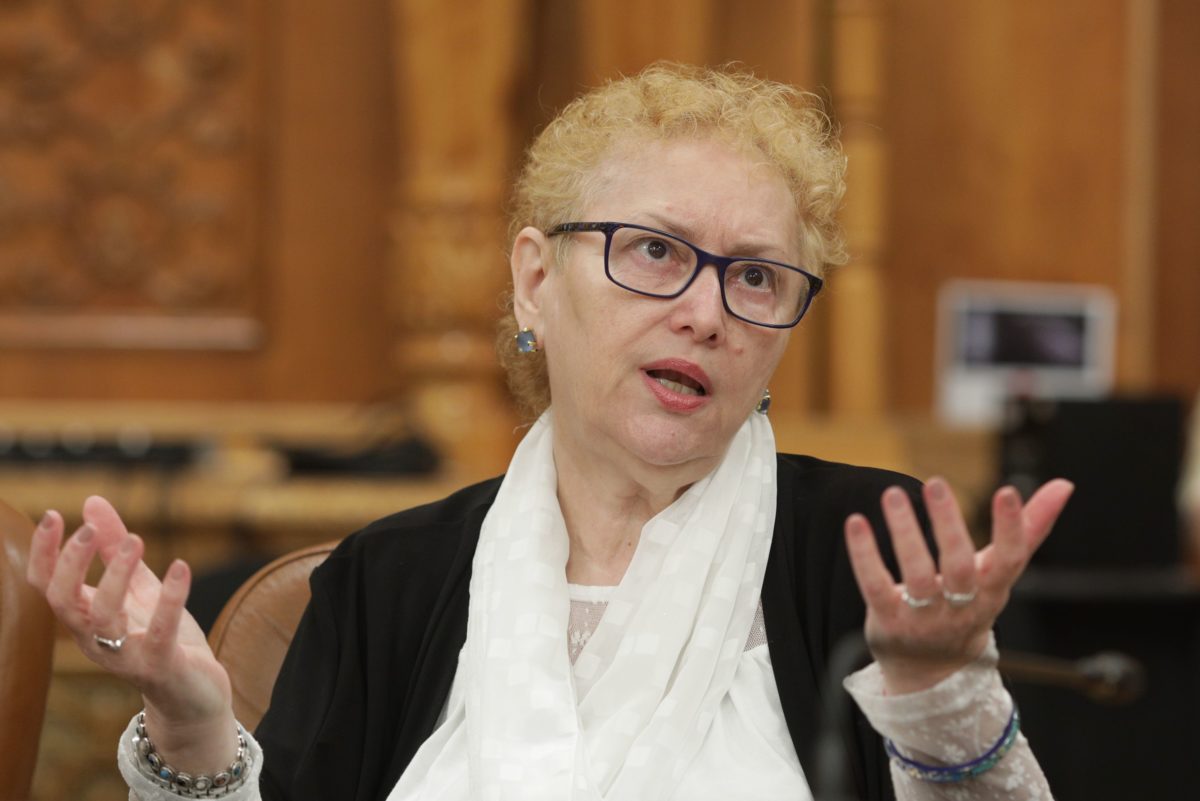 Avocatul Poporului sesizează CCR pentru Ordonanţa de Urgenţă dată de Guvernul  Bolojan după demitere. Renate Weber: “Este foarte grav”