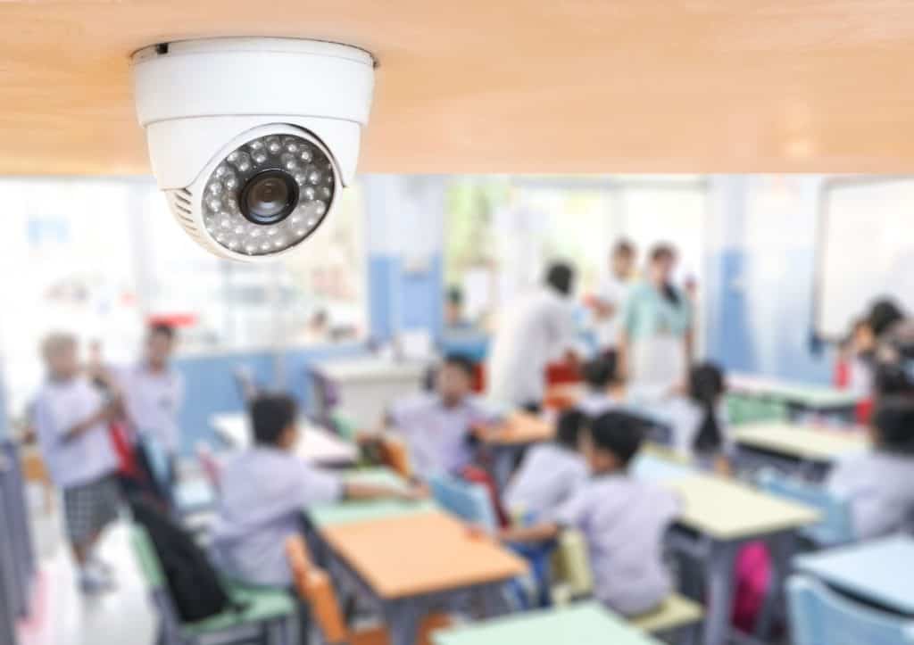 În ce condiții pot fi instalate camere de supraveghere audio-video în clase și cum pot părinții să aibă acces la înregistrări