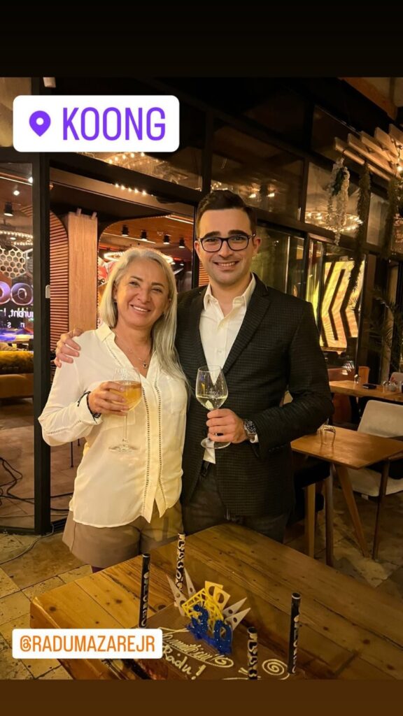 Radu Mazăre junior alături de mama sa