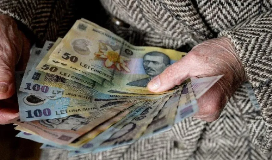 Câți ani trebuie să muncească un român pentru a primi pensia minimă de 1.281 de lei lunar