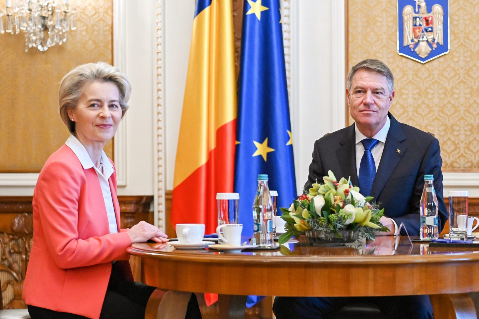 Europa Liberă: Bruxelles-ul este cuprins de febra „angajărilor”. Plănuieşte Iohannis o „lovitură de stat” împotriva Ursulei von der Leyen?
