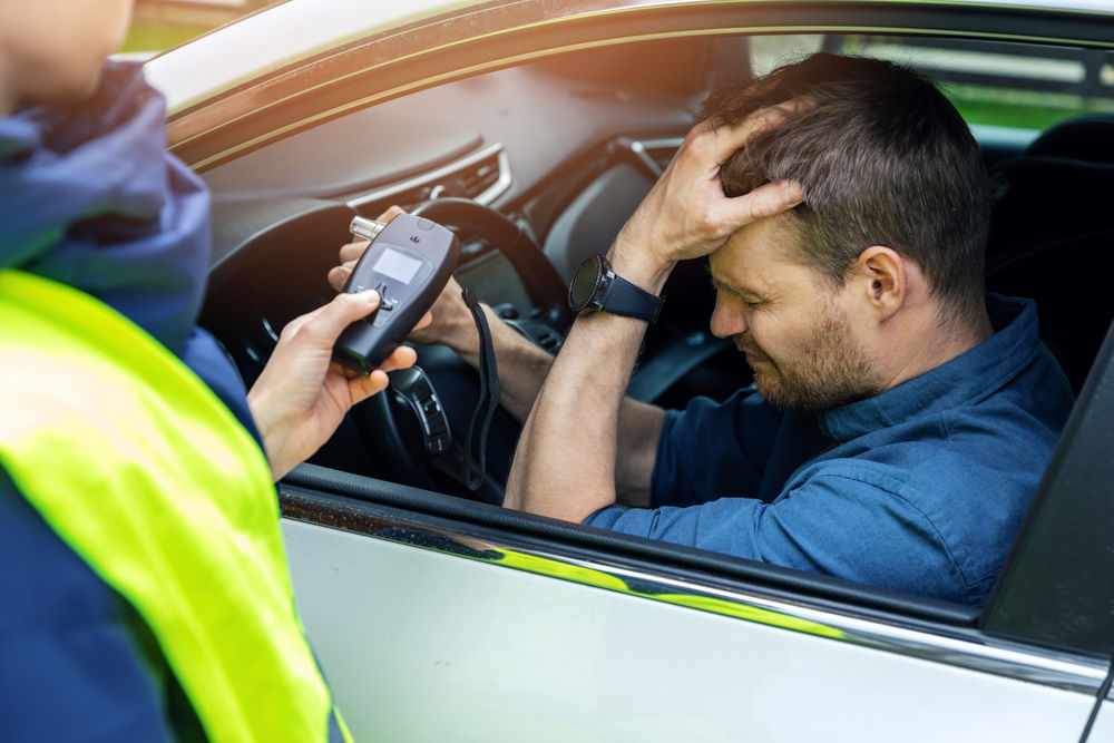 Stenograme șoc în cazul unui tânăr drogat ce i-a atacat pe polițiști după ce a încercat să le dea mită: „Părinții mei sunt șmecheri în Botoșani”