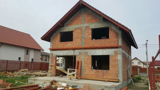 Ce distanță trebuie să fie între casa ta și cea a vecinului. Legea e foarte clară