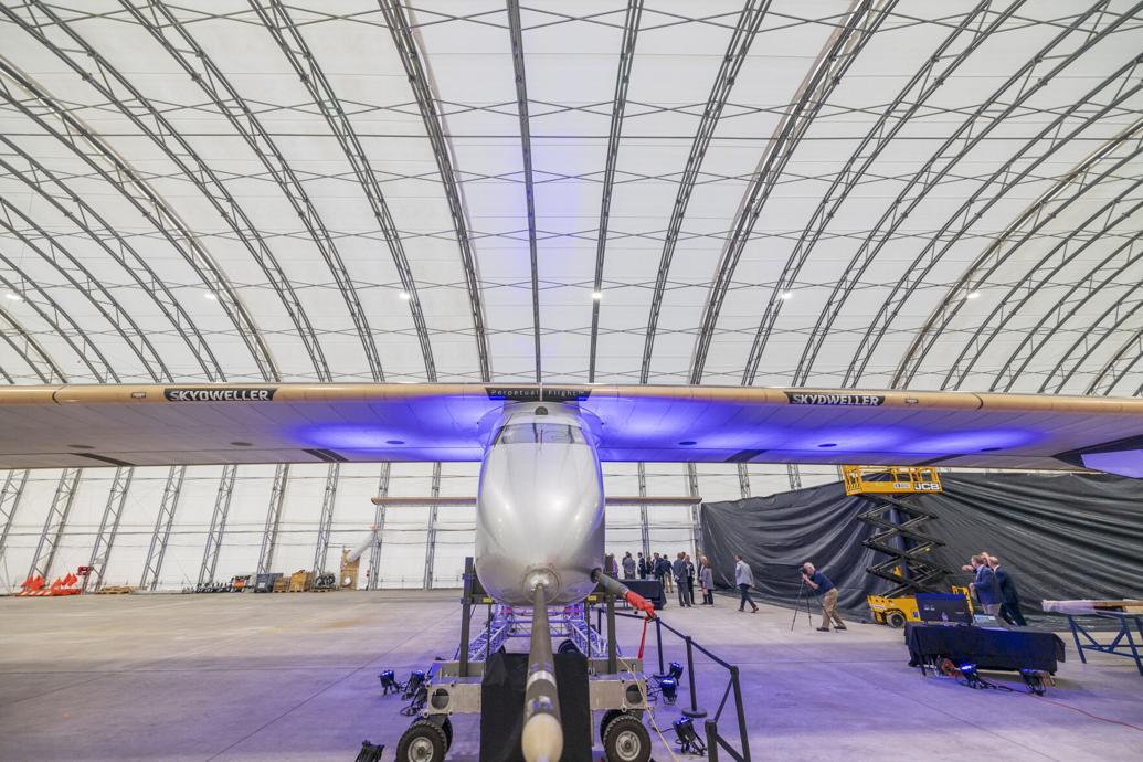 Avion cu energie solară, testat în largul coastei Mississippi. Este capabil să zboare în jurul globului fără să se alimenteze