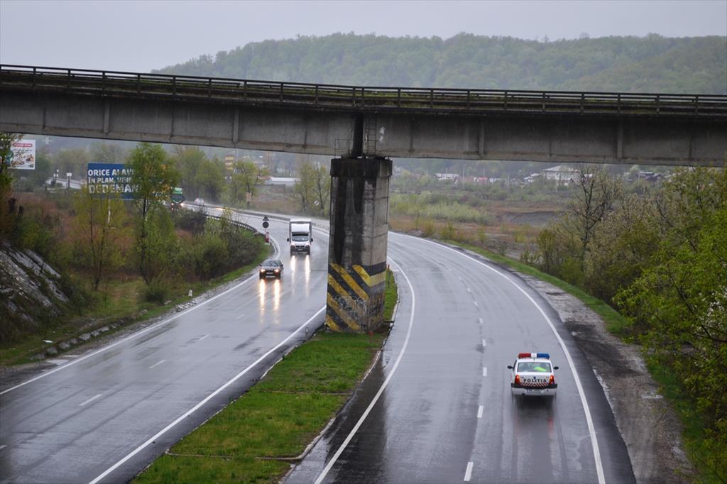 Circulaţia rutieră închisă pe DN 1, în Prahova, pentru demolarea unui pasaj de cale ferată