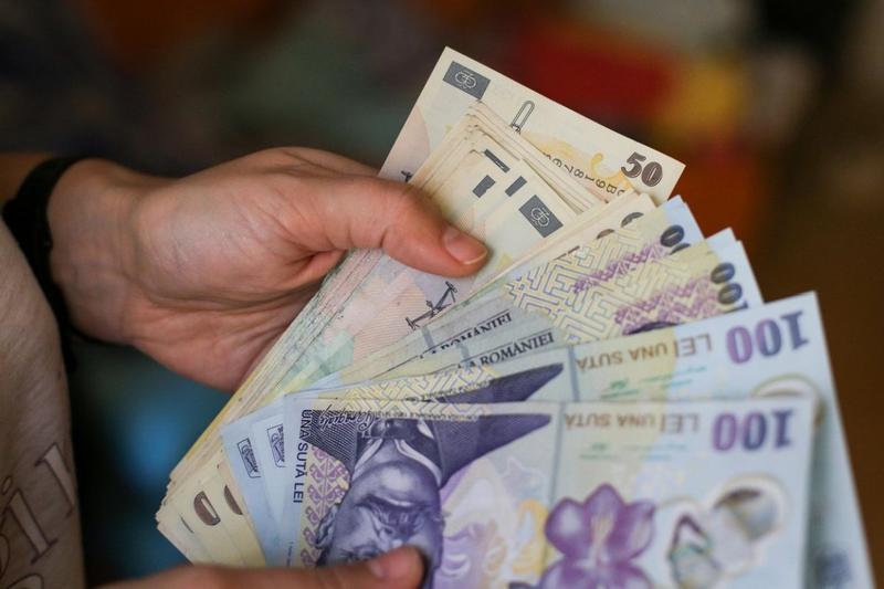 Categoria de români care ar putea plăti impozit aproape dublu la salariu. De când s-ar aplica noile reguli