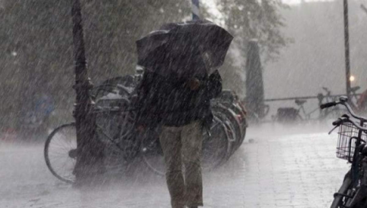Accuweather anunţă un aprilie fără precedent în România. Temperaturi și fenomene meteo ciudate în Capitală