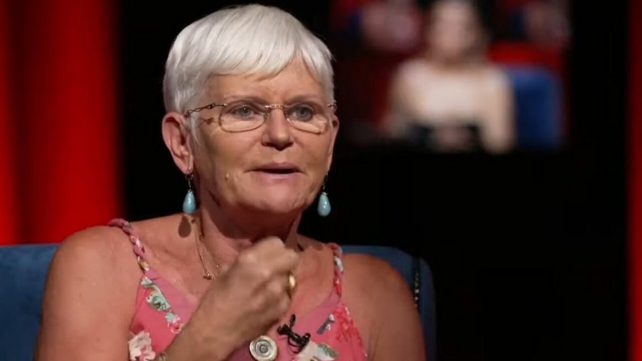 Monica Tatoiu face praf piesa Macarena. „Femeile nu trebuie să umble cu decolteu dacă nu vor să fie hărţuite” VIDEO